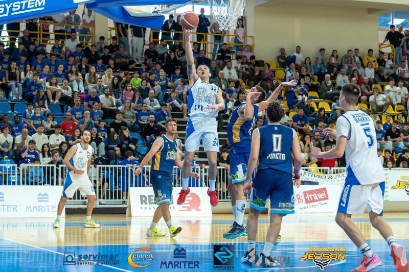 Gara 2 da brividi. L'Azzurra trionfa e porta la serie a gara 3. Il sogno Serie C continua