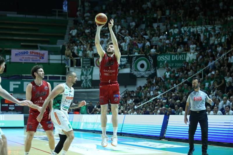 Basketball Club Lucca cade a Siena in gara 2, Note di Siena pareggia la serie