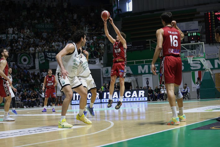 Esordio amaro per BCL a Siena, avanti per 38' e ripresa nel finale dalla Mens Sana 