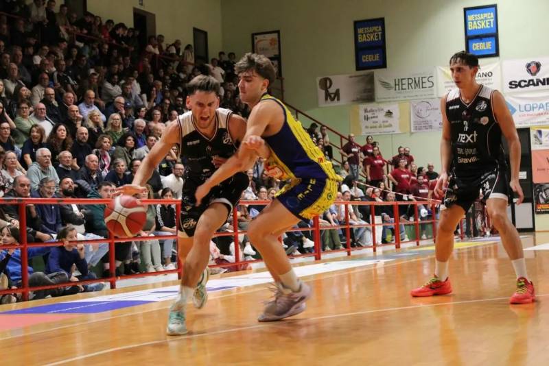 Un immenso Stonkus regala il primo posto a Nardò | Vittoria in casa di Ceglie 72-79