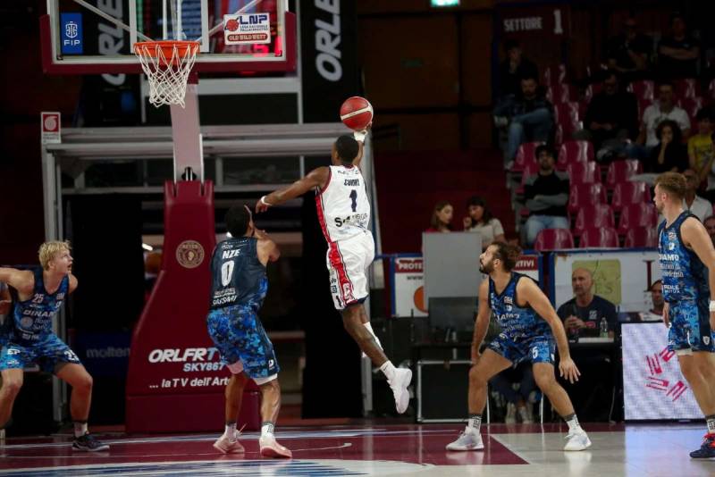 Il Grifone combatte fino alla fine con la corazzata Sassari, ma al Taliercio vince la Dinamo 