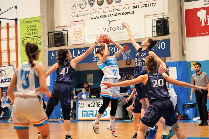 L'Apigi ritrovia il sorriso: ko una stoica Victoria
