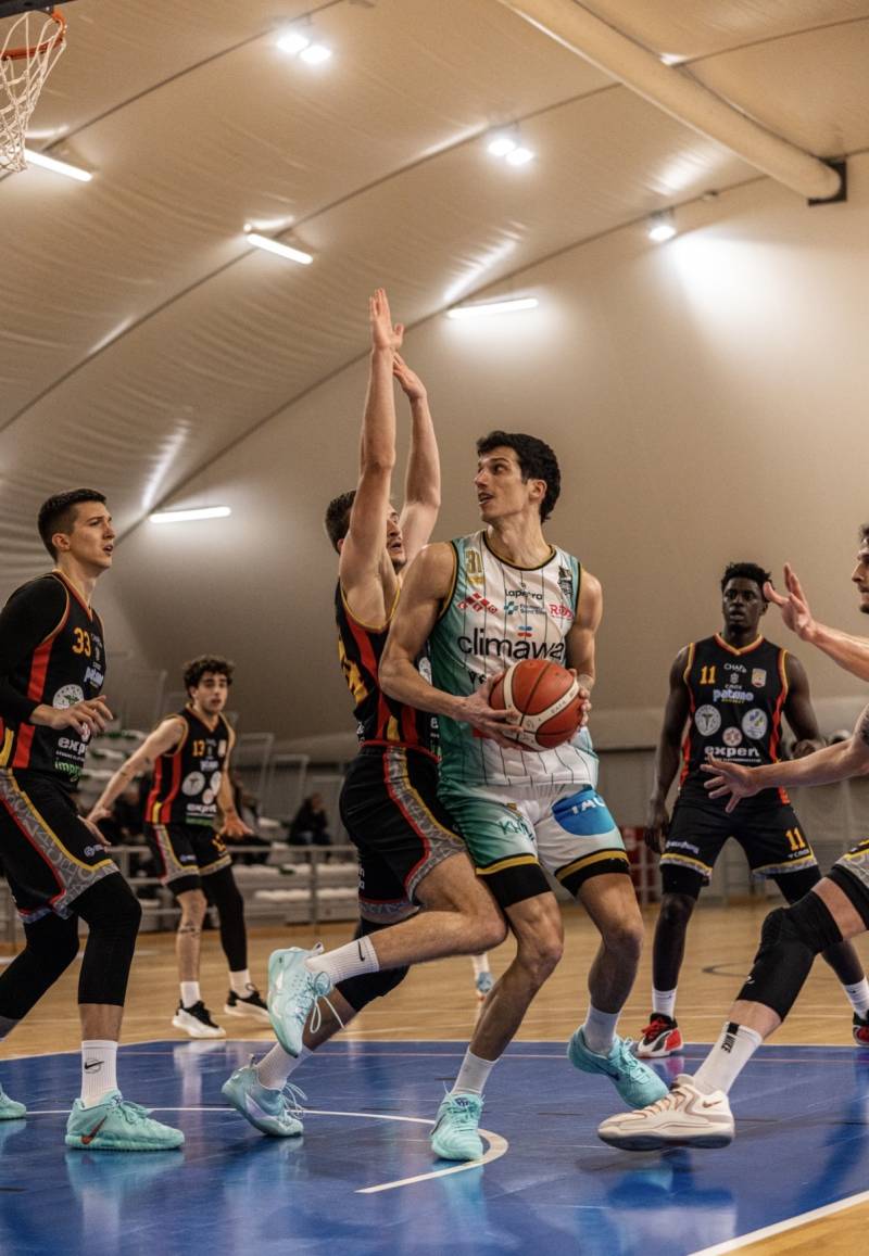 I ferri di casa tradiscono la Climaway: appena 52 punti e Catanzaro corsara nel recupero