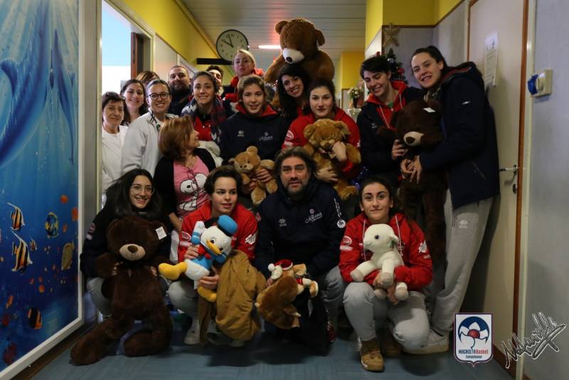 Teddy Bear Toss, le Magnolie solidali: consegnati i peluche