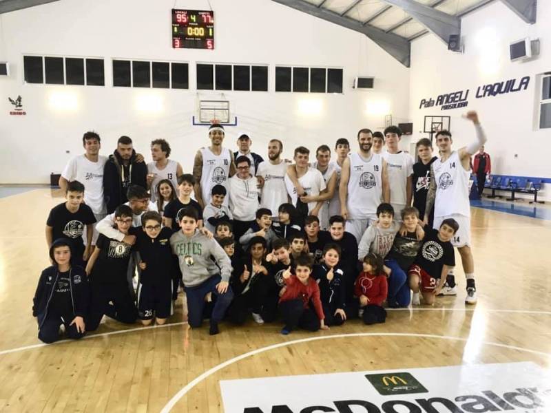 NBA fa suo il primo spareggio playoff NBA fa suo il primo spareggio playoff