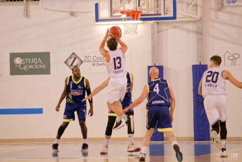 Grande vittoria del Nuovo Basket Aquilano che supera al PalaAngeli la capolista Stella Azzurra!
