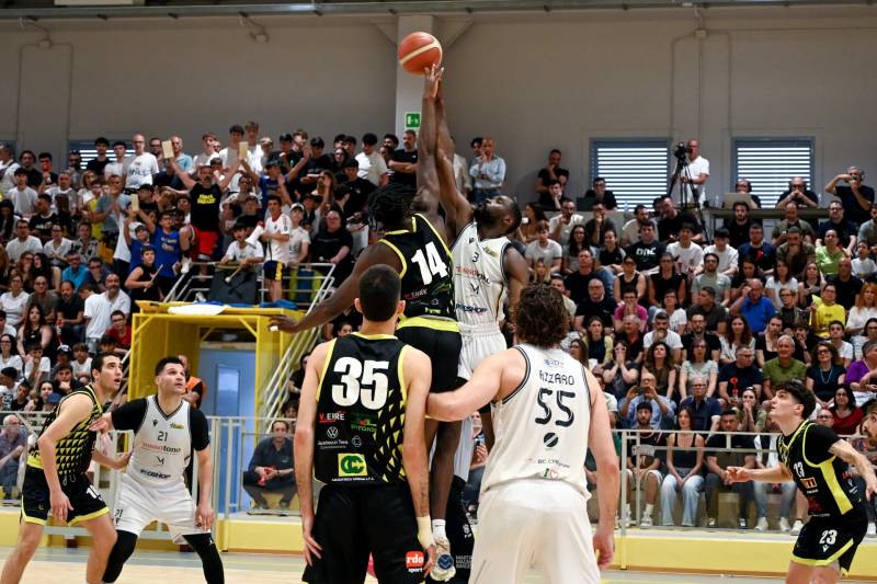 Il Basket Terni cade a Mesagne, la promozione passerà per il secondo spareggio (64-53) 