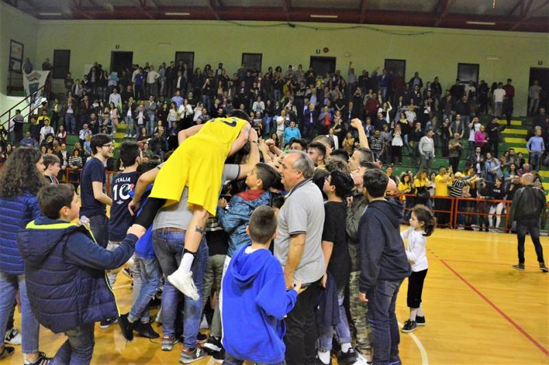 Petrolmenga Ceglie: febbre gialloblu al Palasport 2006, è semifinale!