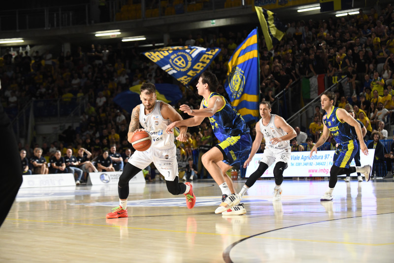 L'Elachem Vigevano si aggiudica gara 2 della finale playoff superando la Paperdi Juvecaserta 89-79 