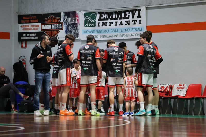 Gli Squali battagliano alla pari per 40 minuti contro Pavia 