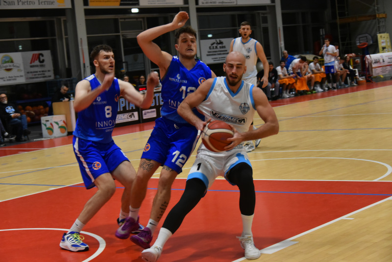 Clamoroso harakiri dell'Olimpia. Montebelluna passa a Castel San Pietro Terme 75-77