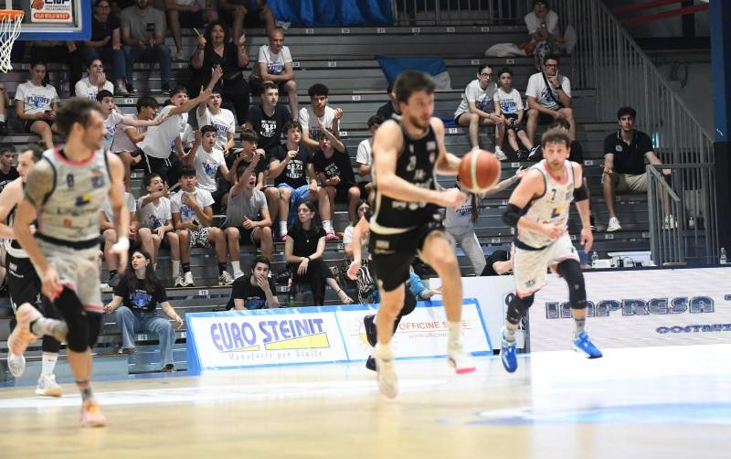 Paperdi Juvecaserta sconfitta in gara 4 a Orzinuovi. La serie si decide domenica al palaPiccolo 