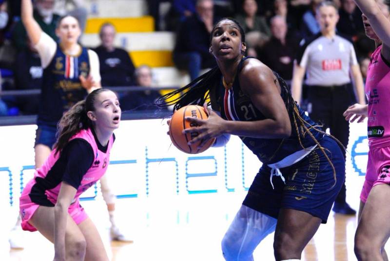 La Molisana Magnolia, il derby ha i colori rossoblù: affermazione sul parquet di Roseto 