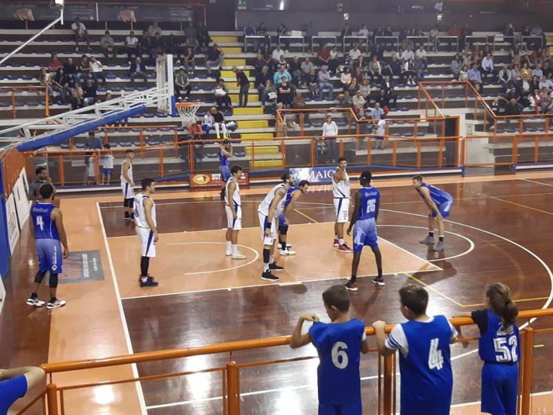 Pescara Basket Super! Grande vittoria contro l Pescara Basket Super! Grande vittoria contro l