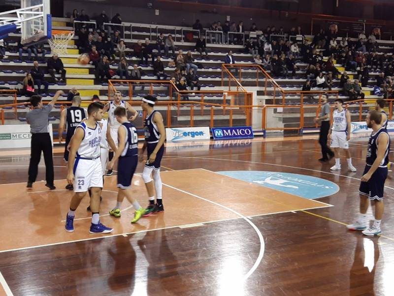 Pescara Basket trionfa dopo un match sulle montagne russe 
