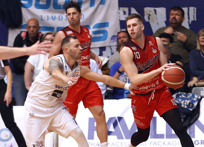 Livorno conduce la serie 1-0. Sae Scientifica-Soevis Legnano cade 76-59 