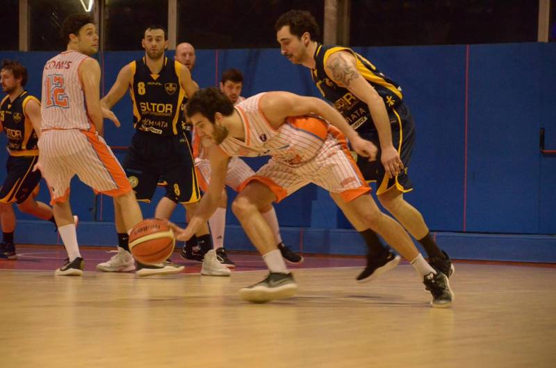 Quinta vittoria consecutiva di Casarredo Baseart Pesaro contro Isernia e raggiunta la zona playoff 