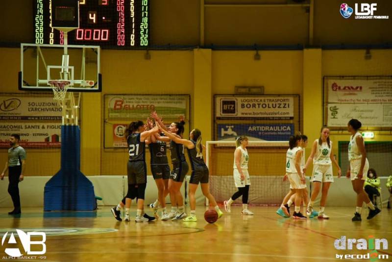 Derby al PalaCicogna contro AlpoBasket Derby al PalaCicogna contro AlpoBasket