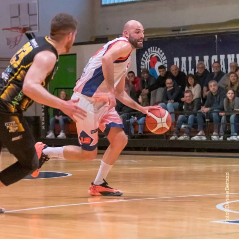 Dragons-San Vincenzo 70-78, tirrenici avanti nella serie