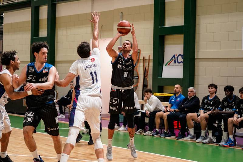 Colpo esterno nel finale: Benacquista torna alla vittoria 