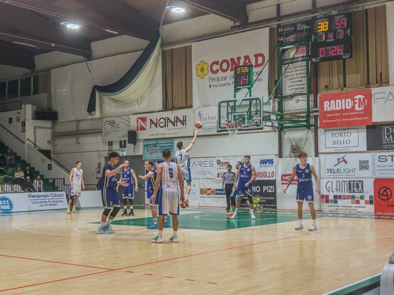 Esordio amaro al Palas: Fossombrone troppo forte per i biancoazzurri 