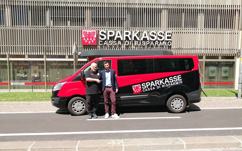 Nuovo furgone per il settore giovanile di Pallacanestro Bolzano