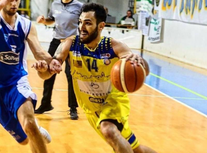 Simone Baraschi è il nuovo play biancoazzurro Simone Baraschi è il nuovo play biancoazzurro