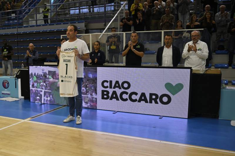 Un PalaCattani gremito saluta Andrea Baccarini. Tema Sinergie Faenza 69 OraSì Ravenna 78 