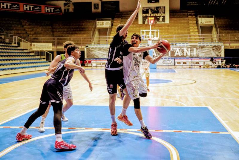 Raggisolaris Academy cade a testa alta con l'Urania Milano 