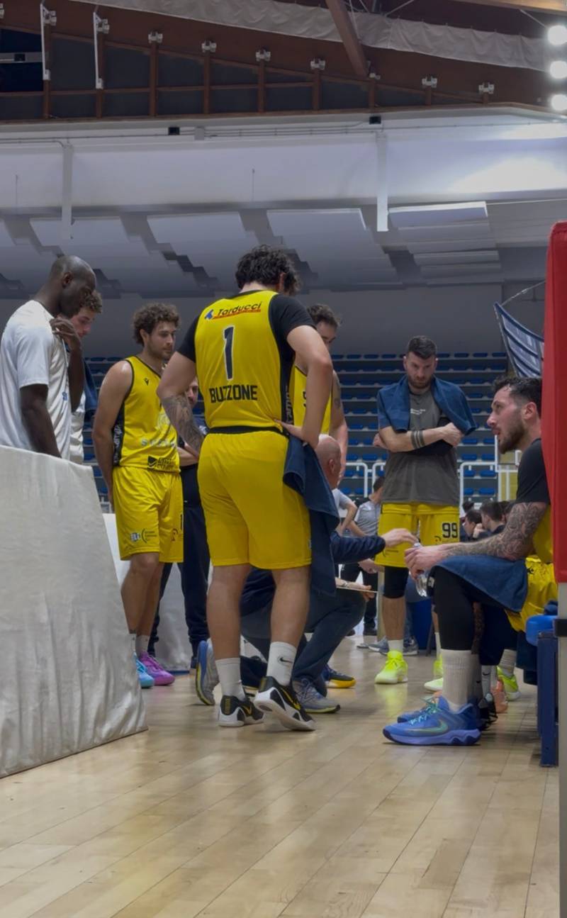 Folle mercoledì, Recanati rimonta da -24 e supera Gualdo. Svethia quarta! 