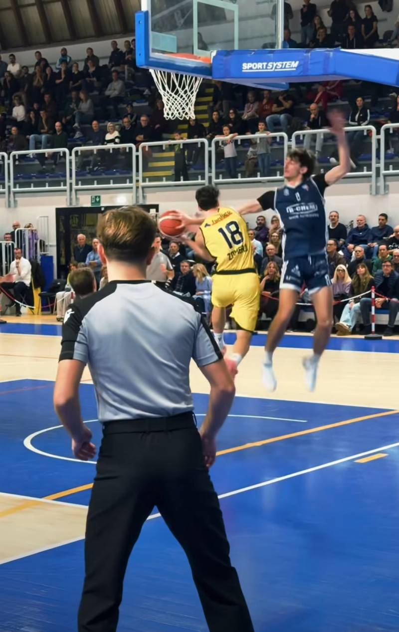 Svethia sette bellezze. Virtus ko 94-77, Recanati da sola in vetta 