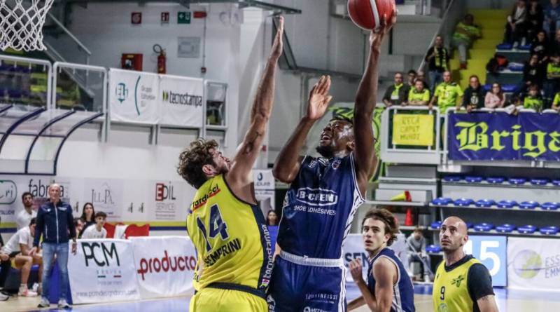 Svethia sette bellezze. Virtus ko 94-77, Recanati da sola in vetta 