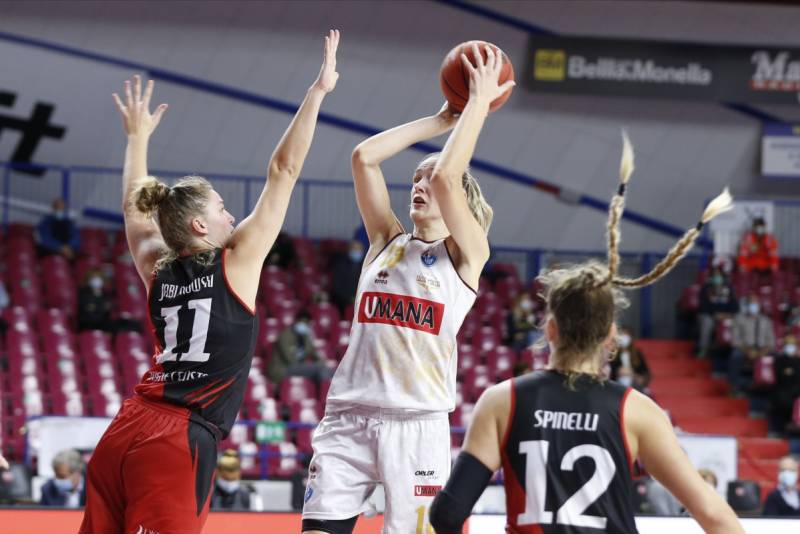 Umana Reyer sempre avanti contro Costa Masnaga Umana Reyer sempre avanti contro Costa Masnaga