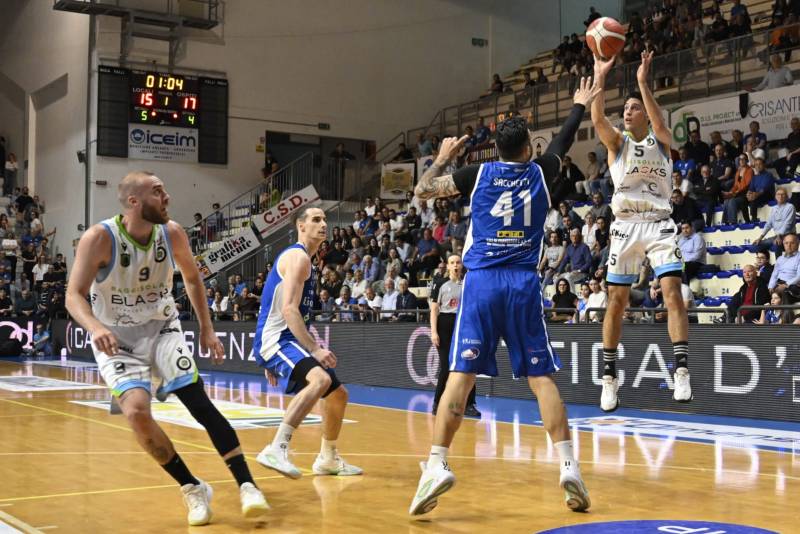 Grande prova d'orgoglio e carattere a Roseto per i Blacks 
