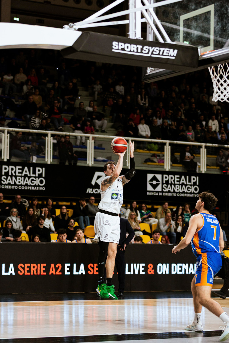 Bedetti da 3 allo scadere manda la Rucker in paradiso. Superata Agrigento 80-78 