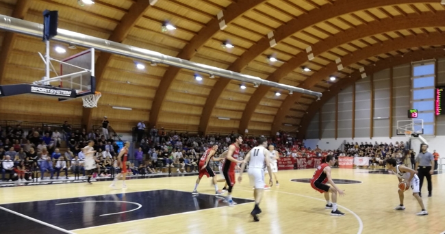 Il fortino del PalaSportsystem resiste. Il cuore fa il resto e Rucker vince gara 1 in crescendo