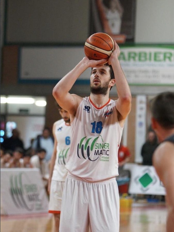 Tesserato il pivot ucraino Dimitri Klyuchnyk Tesserato il pivot ucraino Dimitri Klyuchnyk