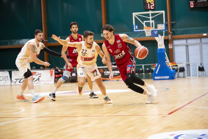 Basketball Club Luccanon si sblocca a Chiusi 