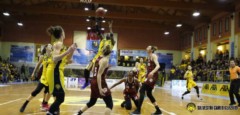 Un Fila da sogno: vittoria nel derby con la Reyer all Un Fila da sogno: vittoria nel derby con la Reyer all
