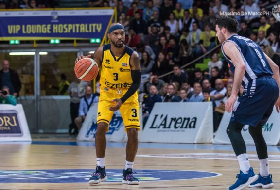 La Tezenis sempre a rincorrere in gara 4. I quarti di finale si decideranno a Gara 5 La Tezenis sempre a rincorrere in gara 4. I quarti di finale si decideranno a Gara 5