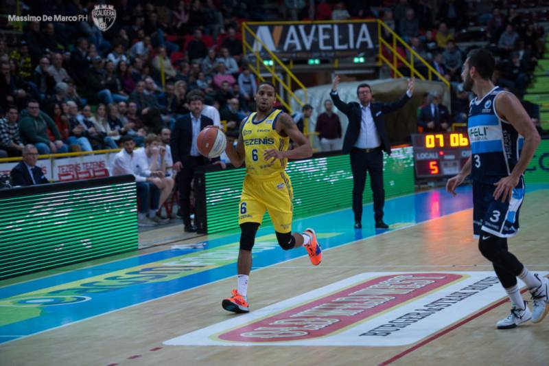 Ancora Tezenis. Vittoria ed Hasbrouck torna in campo