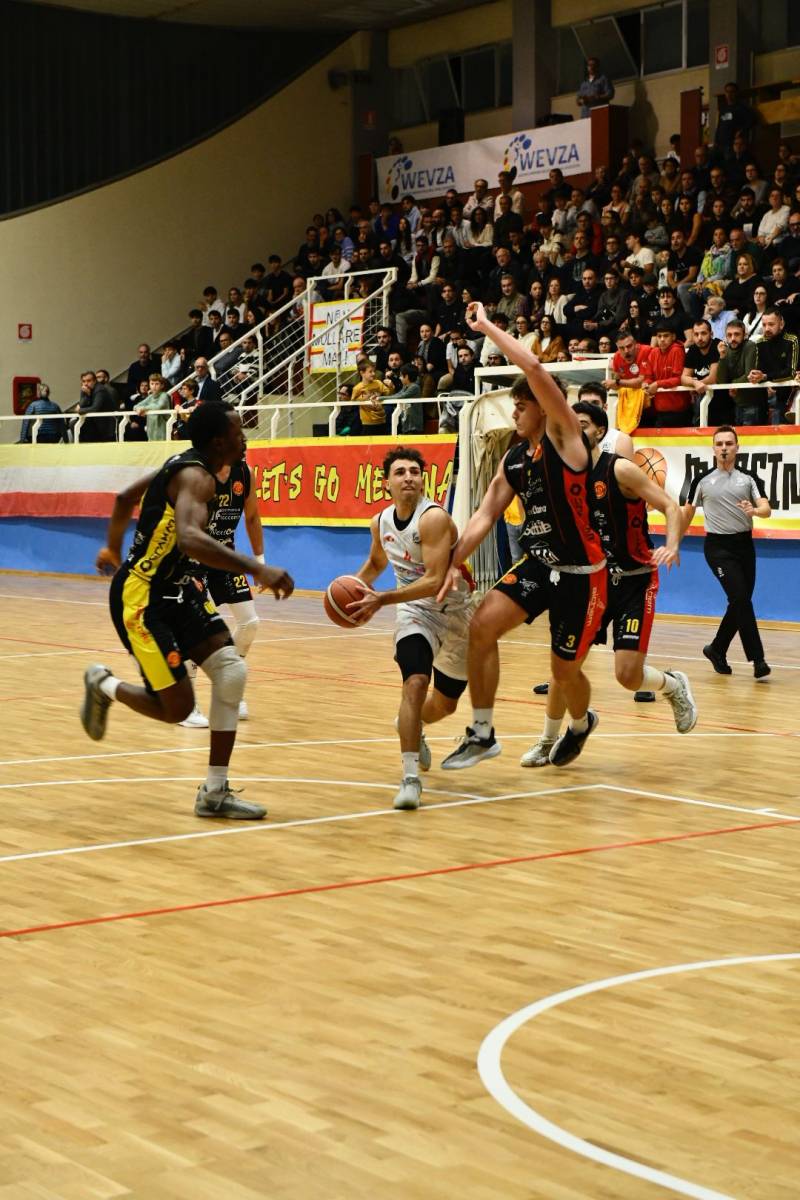 Prima battuta d'arresto casalinga per la EcoJump Messina Basket School 