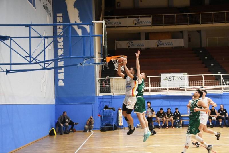 Messina Basket School piega Scandone Avellino per 82-72 e rimette la serie dei quarti in parità 