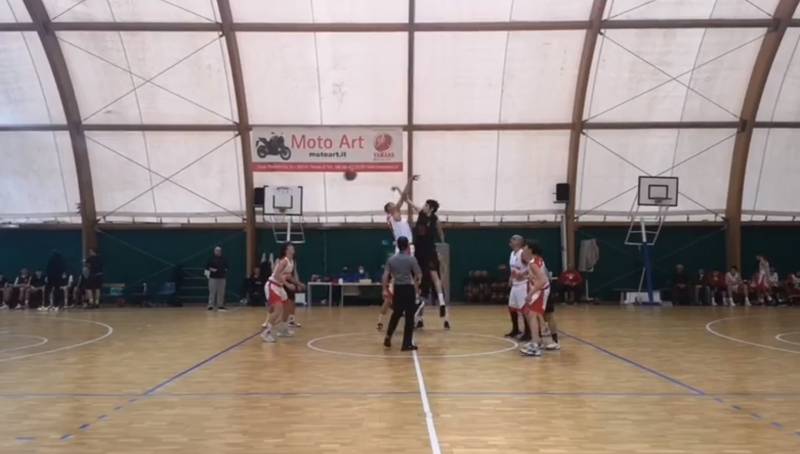 Palpitante derby al PalaReny. La spuntano di misura i padroni di casa della Scuola Basket