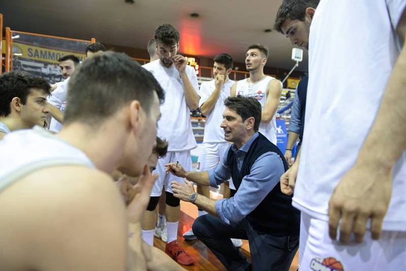 Nuovo ko dell'Unibasket Amatori nelle Marche