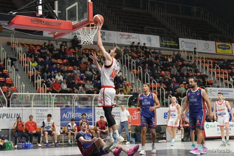 BCC Pordenonese e Monsile Pordenone, game over. Pall. Pavia passa al Palacrisafulli in gara 2 71-86 