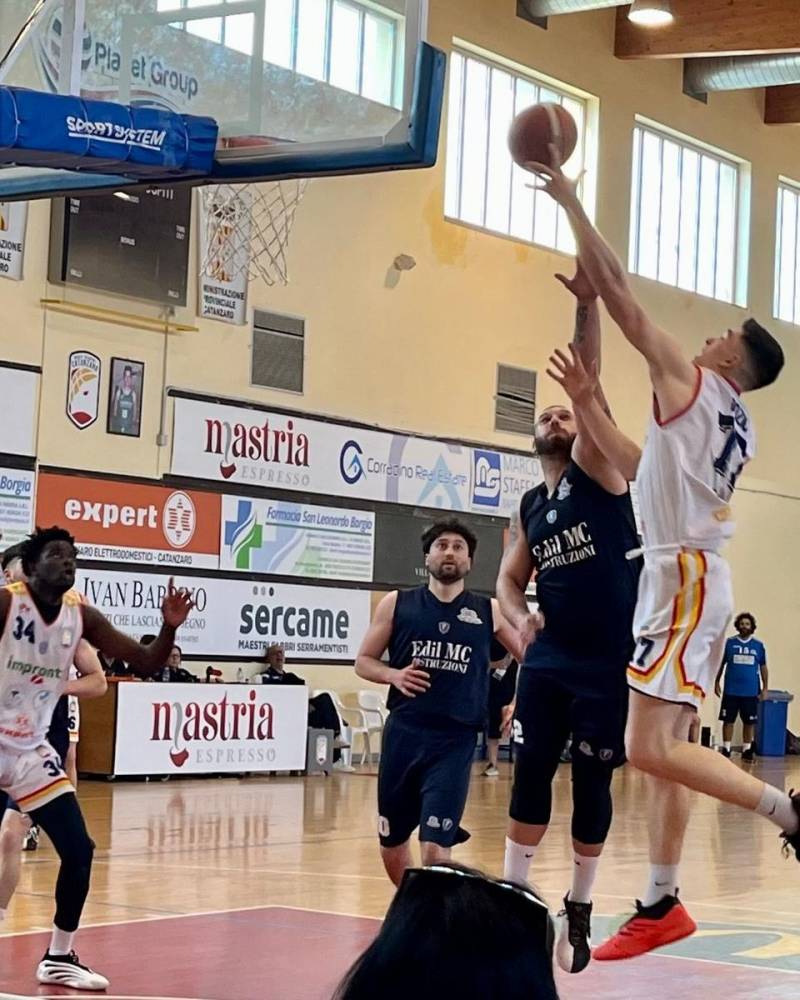 In semifinale play off gara 1 Smaf Catanzaro vince contro NBS Soverato 80-59