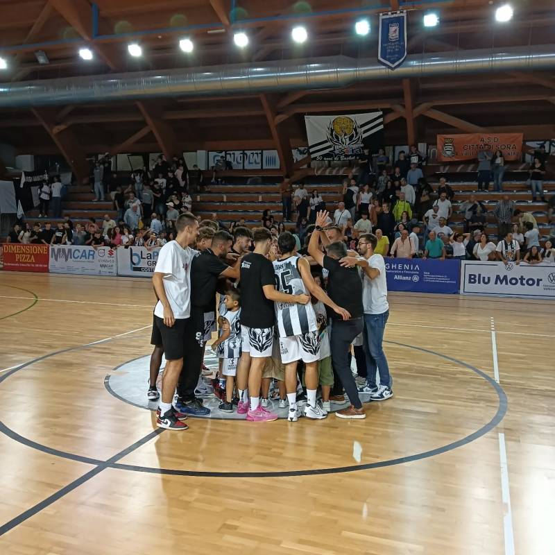 Vittoria all'esordio: che derby al PalaPolsinelli! 