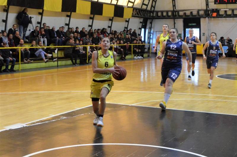 Il derby si tinge di giallonero: il San Salvatore supera il Cus e continua a sperare nei playoff 