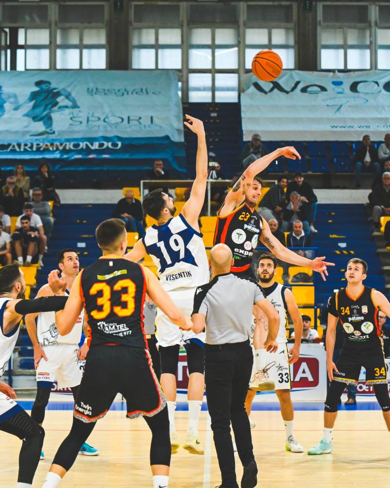 Si chiude in gara 3 degli ottavi la stagione della WeCOM-Ortoetruria: Catanzaro vince 67-72